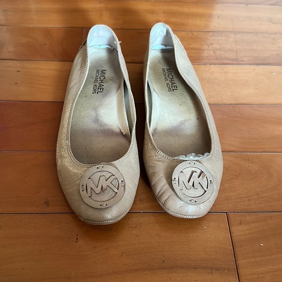 Michael kors beige leather flats size 7.5 - Picture 1 of 8